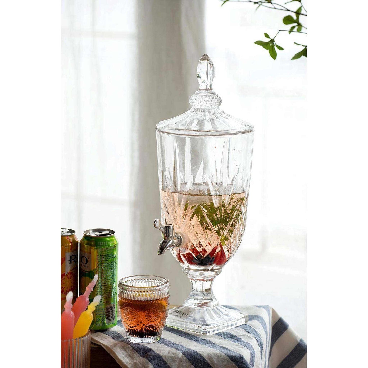 Crystal Glass Elegance beverage dispenser with diamond-pattern texture and pedestal design