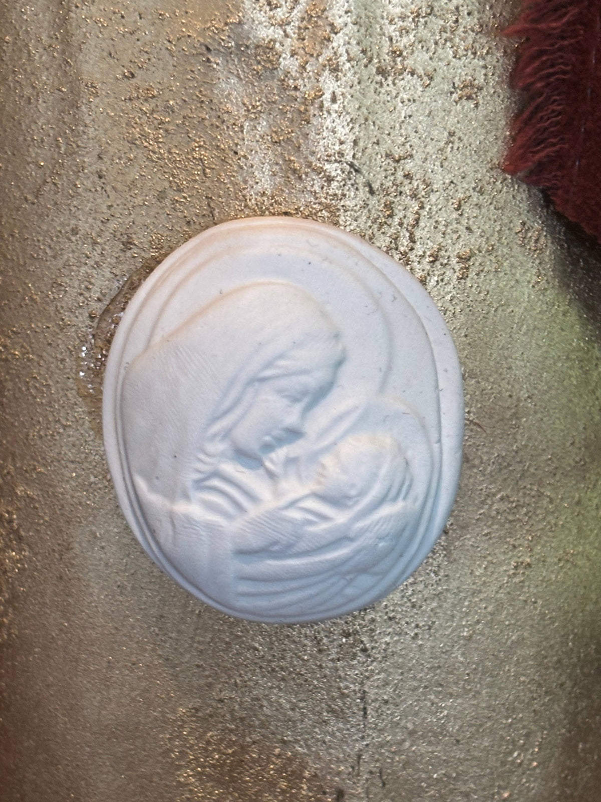 
                  
                    Vintage-style Christmas bell with Mary and Jesus intaglio and velvet ribbon, photo 2
                  
                