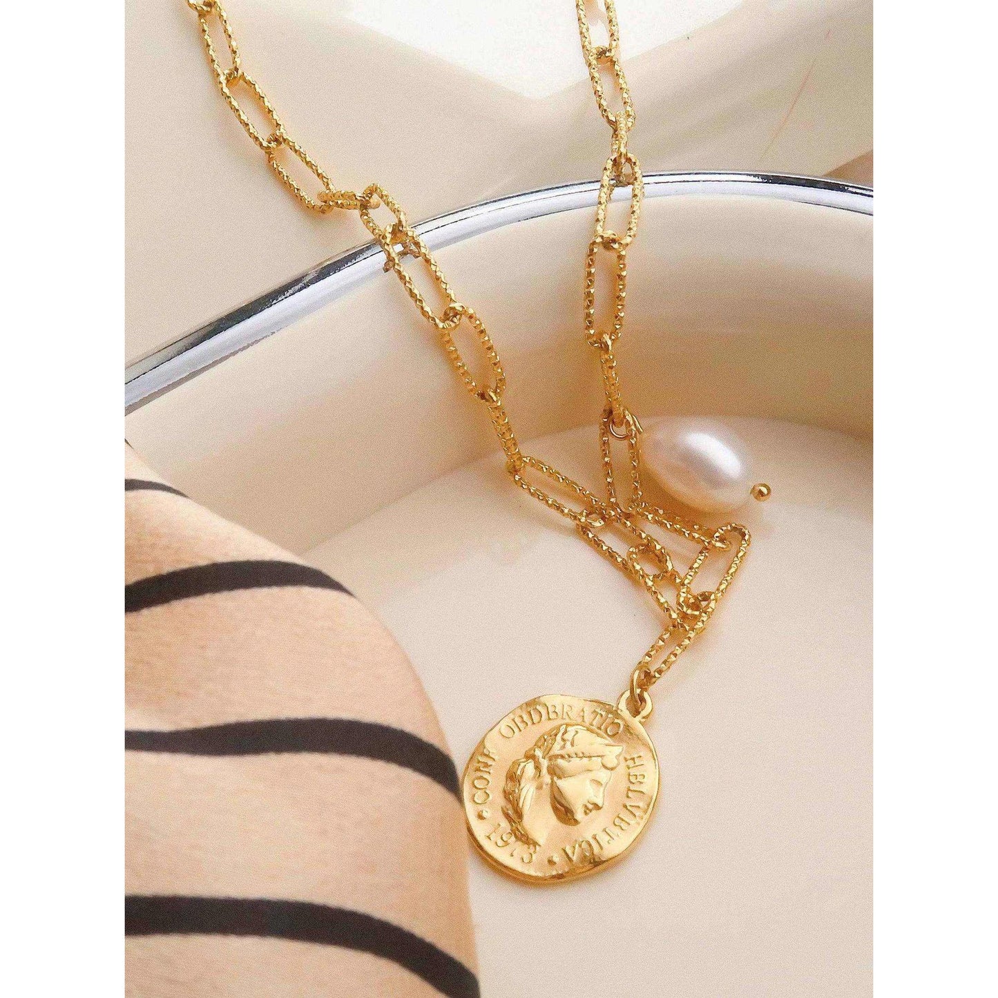 Isaline Gold 18K gold non-tarnish coin chain necklace with delicate coin pendant
