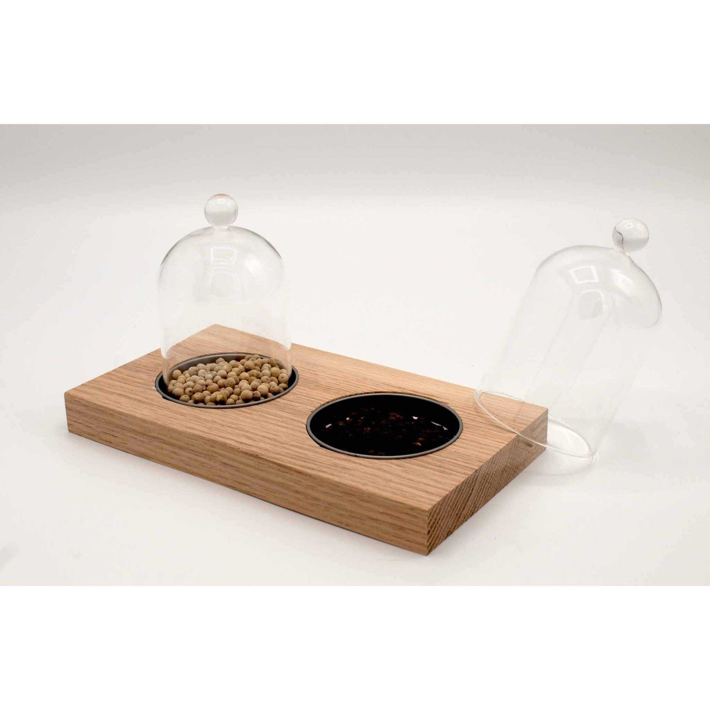 Pepper and spice display without bell