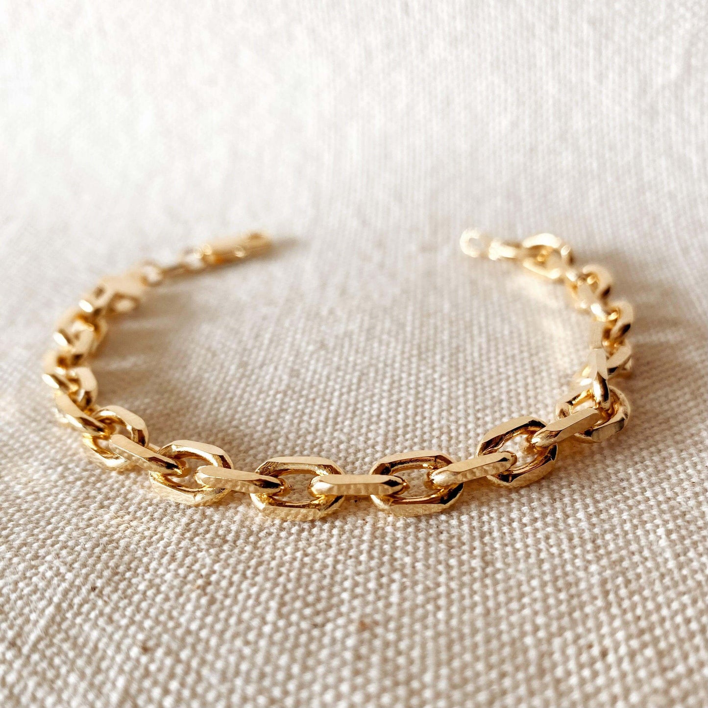Gorgeous 18k Gold Filled 7mm Link Bracelet - Curated Home Decor