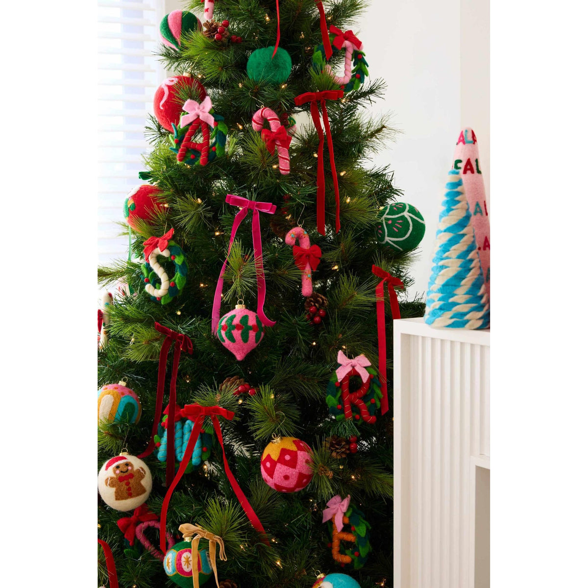 
                  
                    Set of 6 multicolor velvet-look polyester decorative bows with metal clips on Christmas tree
                  
                