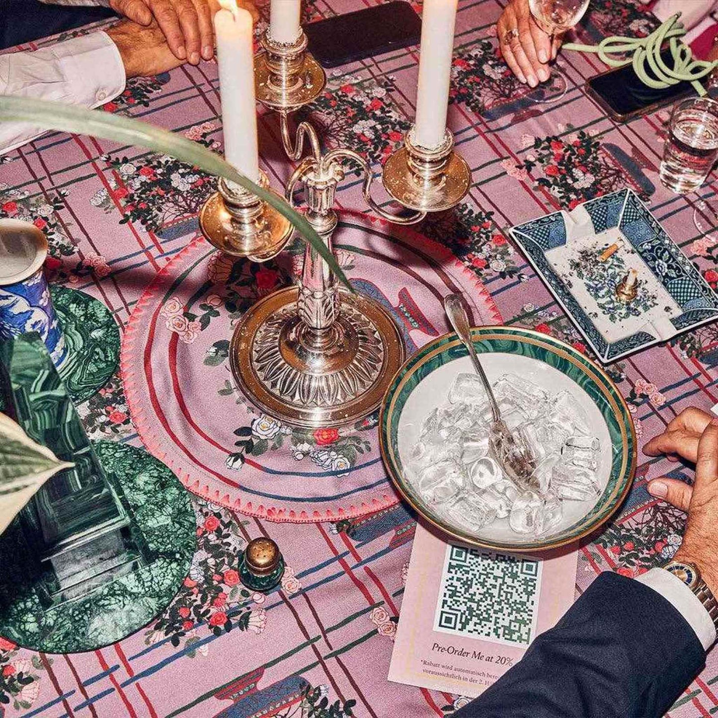 
                  
                    La Vie en Rose Round Embroidered Placemats – Set of 6 - Curated Home Decor
                  
                