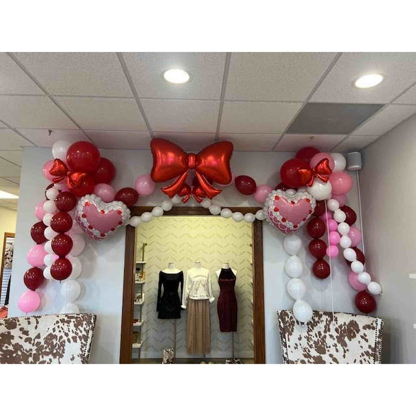 Red Bow Balloon 40 inch centerpiece with red and pink balloon garland decoration