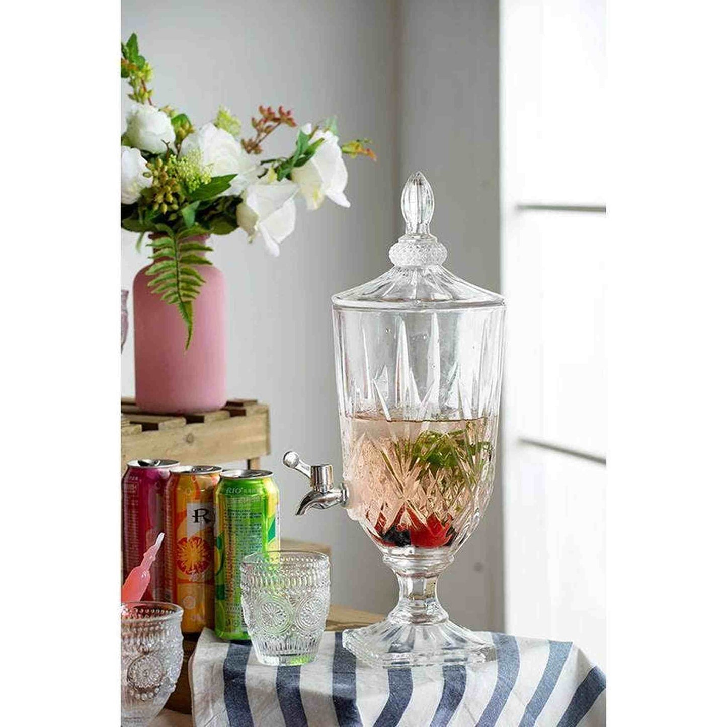 Crystal Glass Elegance beverage dispenser with diamond-pattern texture and pedestal design