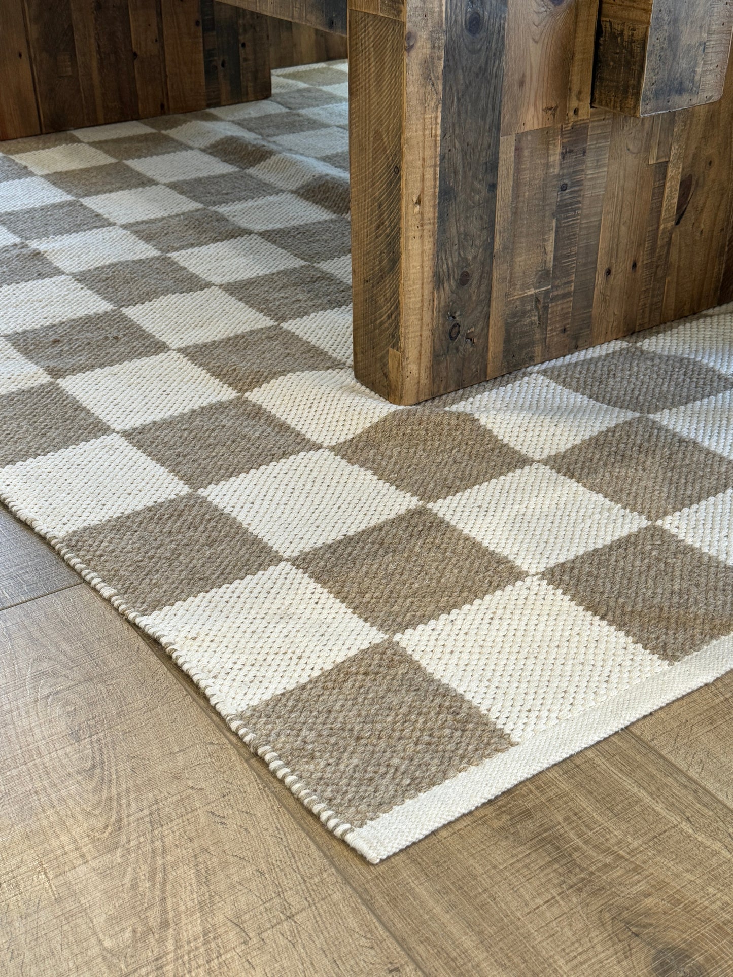 Checkered Rug Beige & Cream - Curated Home Decor