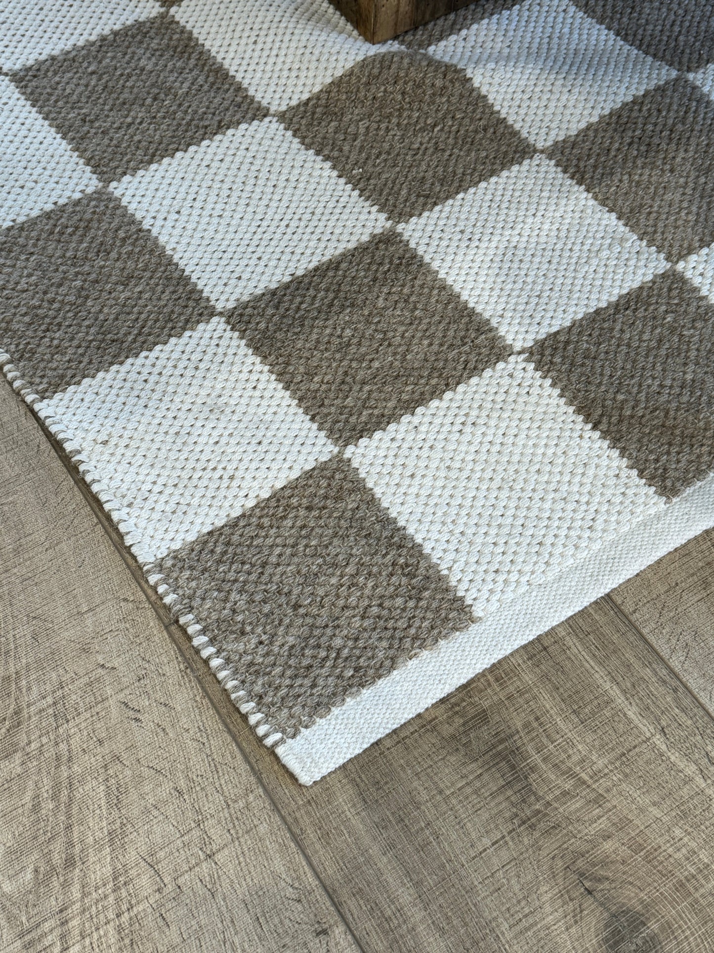 Checkered Rug Beige & Cream - Curated Home Decor