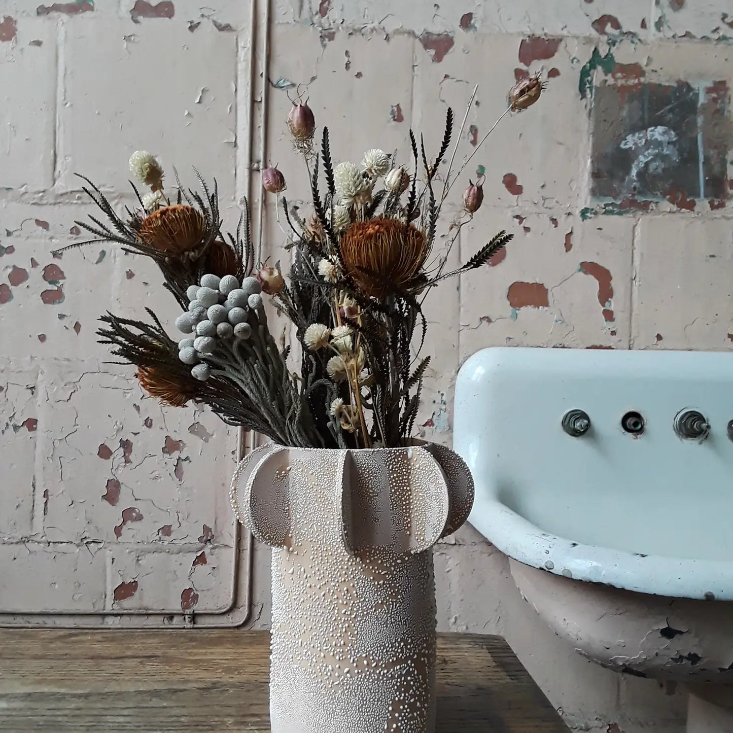 Load image into Gallery viewer, Tabby Vase - Curated Home Decor

