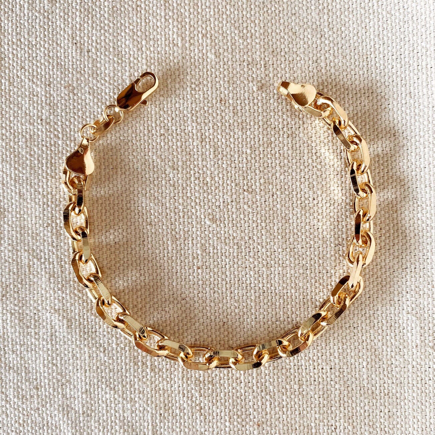 
                  
                    Gorgeous 18k Gold Filled 7mm Link Bracelet - Curated Home Decor
                  
                