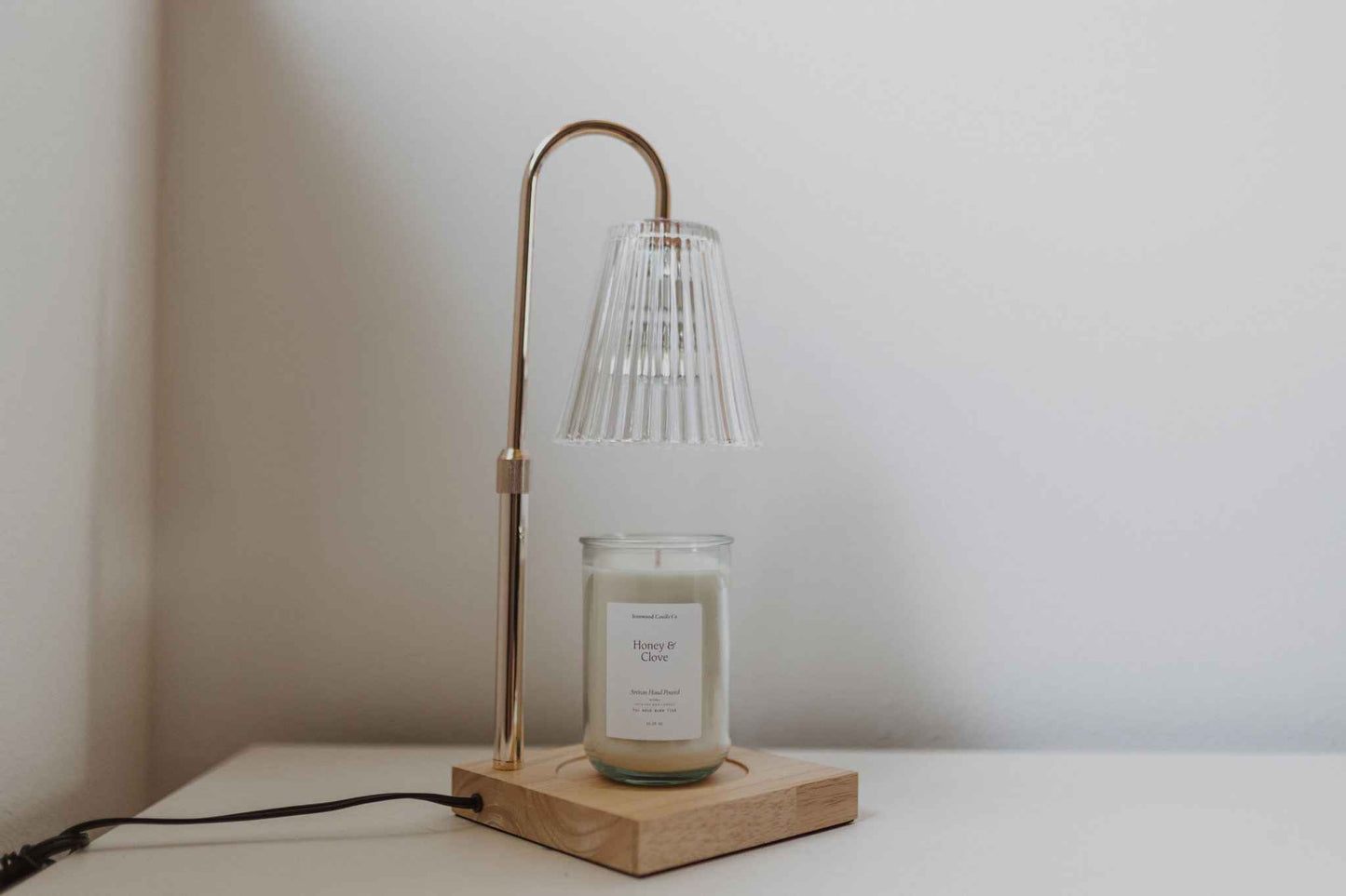 Dimmable lamp candle warmer with fluted glass shade, wooden base, adjustable height, and timer function