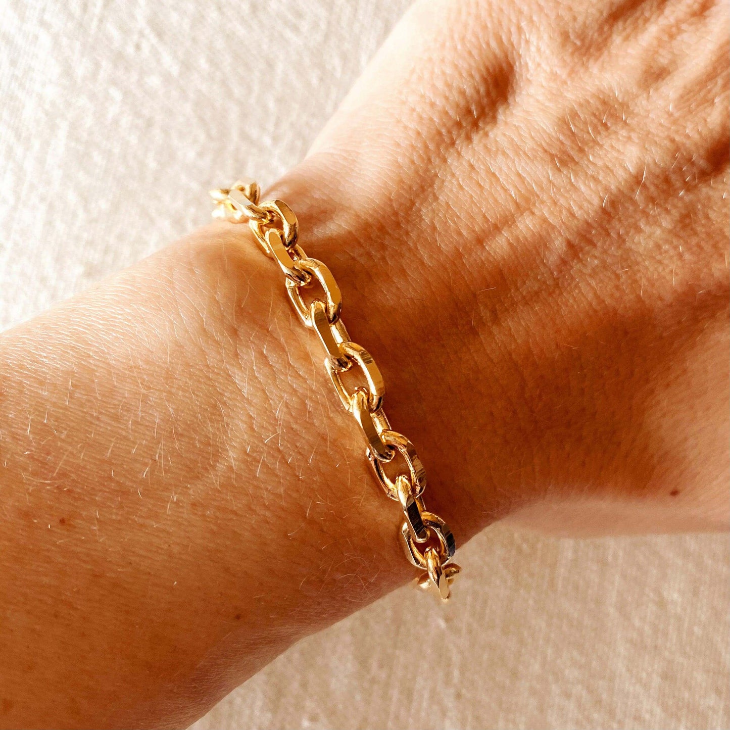 Gorgeous 18k Gold Filled 7mm Link Bracelet - Curated Home Decor