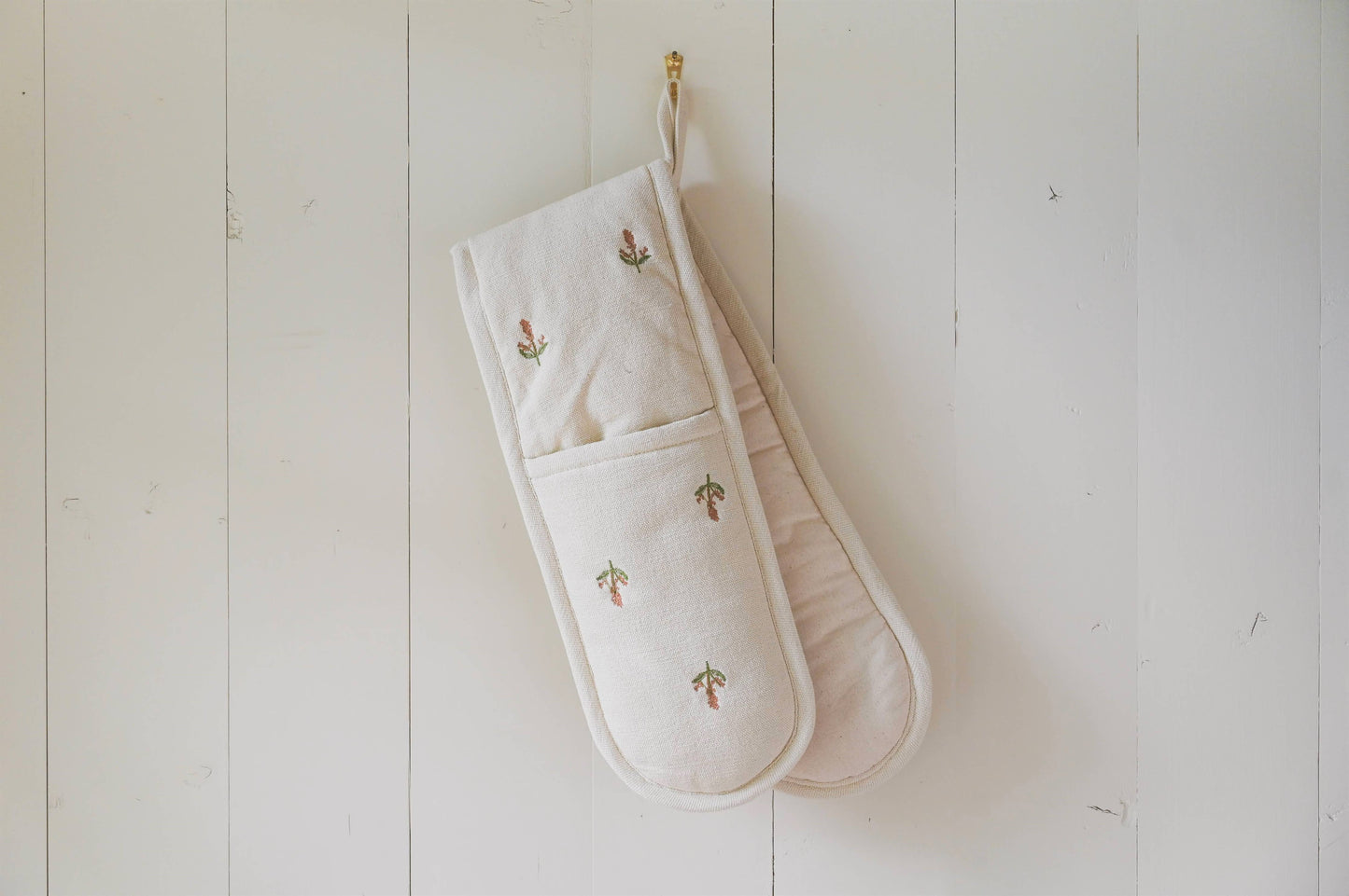 Load image into Gallery viewer, Flora Double Oven Mitt - Curated Home Decor
